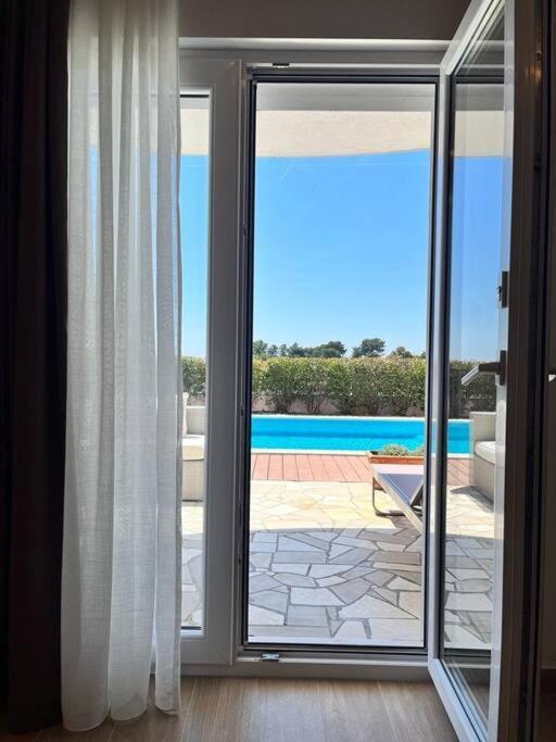 Blue Apartment With Shared Pool Split Exterior foto