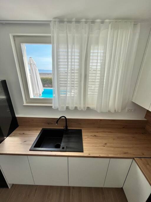 Blue Apartment With Shared Pool Split Exterior foto